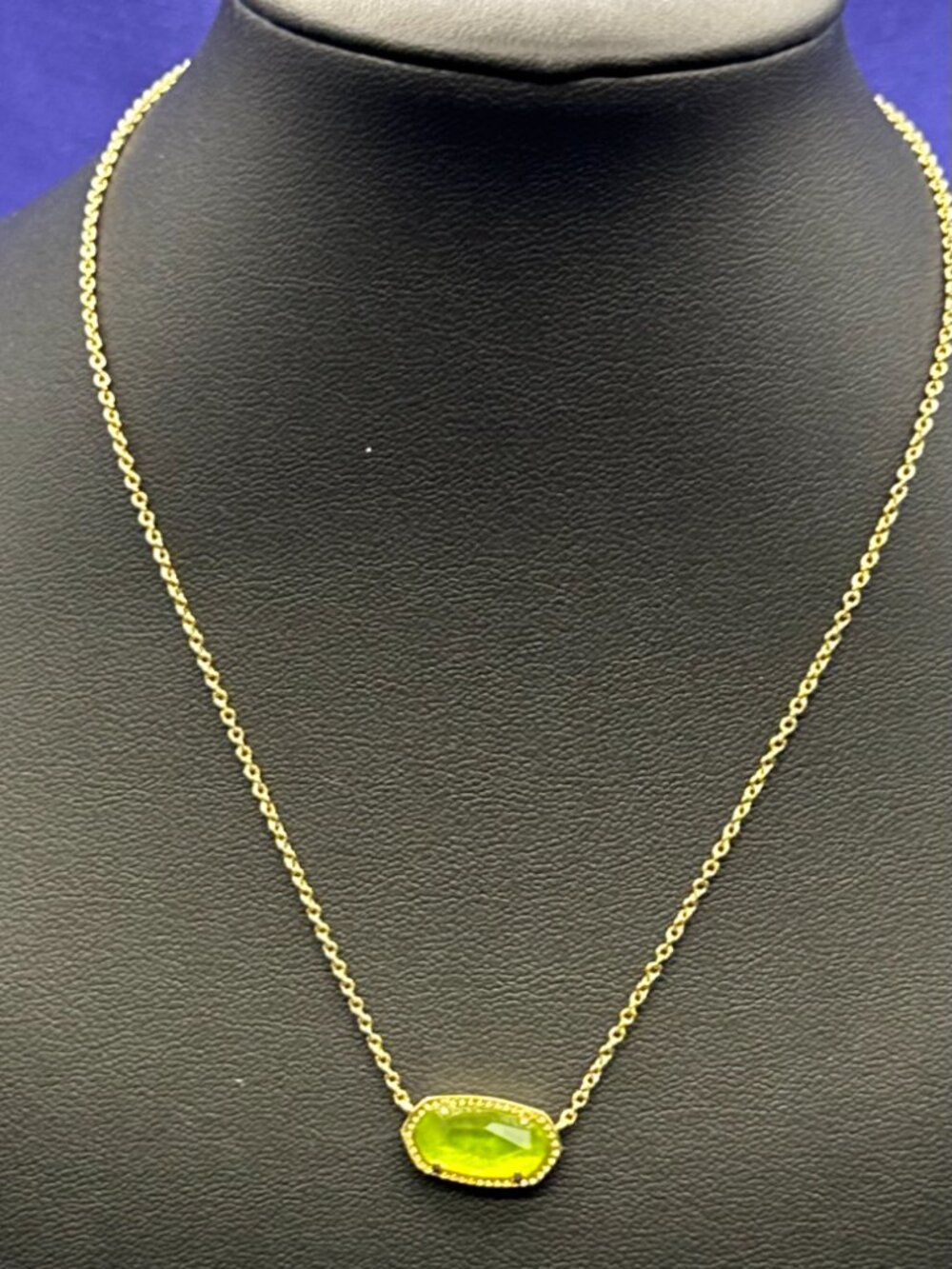 Kendra Scott “Elisa” Gold-Tone Necklace Peridot Illusion Bright Green Crystal - Picture 7 of 10